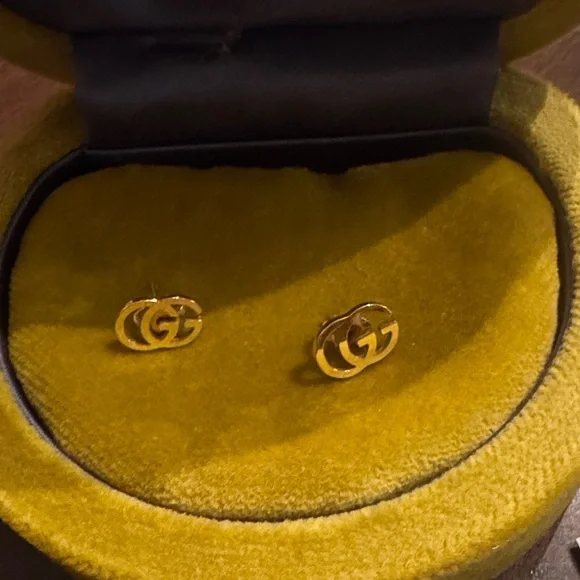 Gucci Gold GG Logo Earrings - Picture 2 of 3